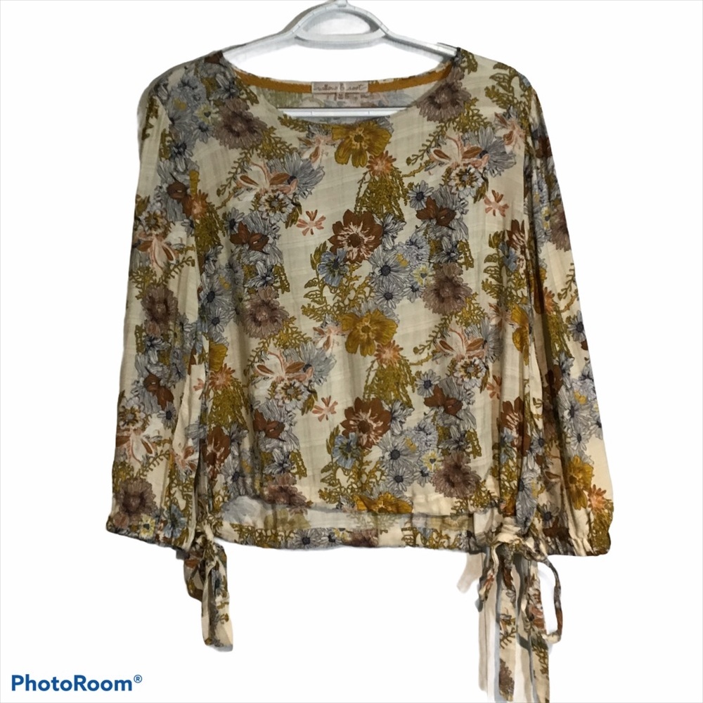 ✨CLEARANCE✨Willow & Root Floral Tie Sides Blouse size M